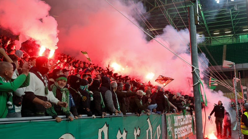 Saint-Etienne: après le feu d'artifice des Magic Fans en tribune, le club lance une enquête interne