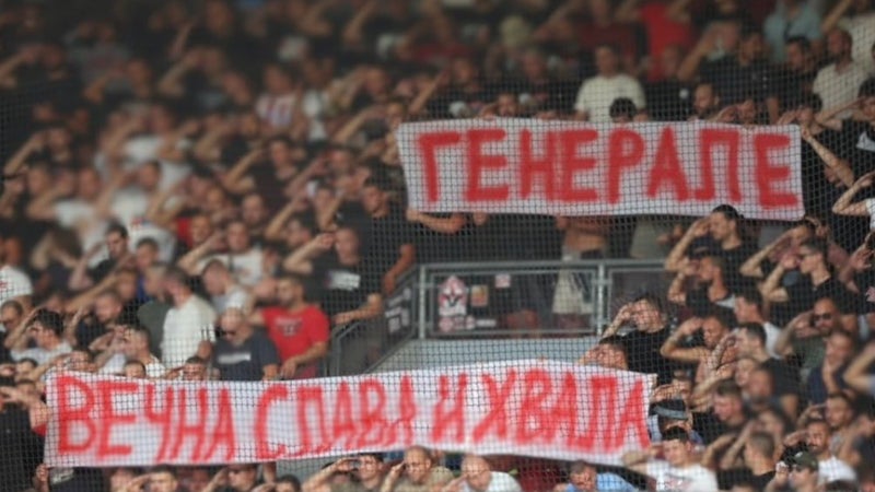 "Gloire éternelle" au génocidaire Ratko Mladic: l'Etoile Rouge de Belgrade menacée de sanctions par l'UEFA