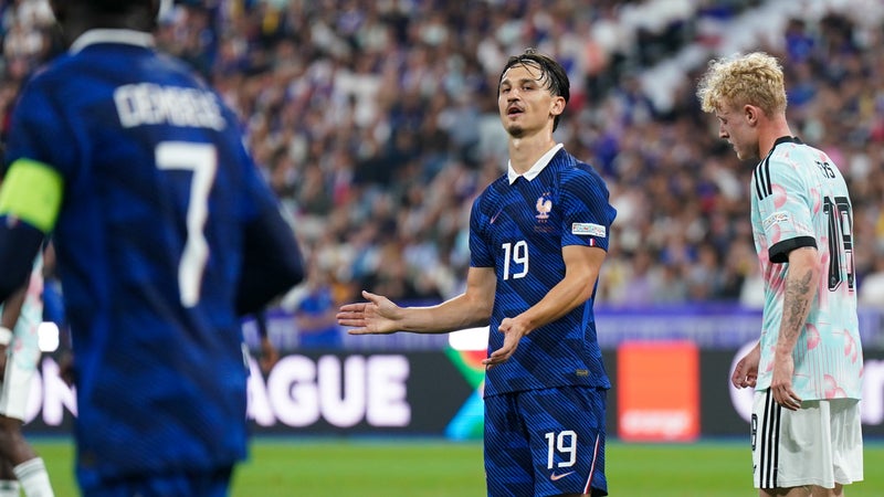 "Il n'a pas vraiment existé", ce qu'il manque à Esteban Lepaul pour revenir en équipe de France, selon Emmanuel Petit