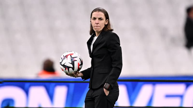 Une pionnière: l'arbitre Stéphanie Frappart prend sa retraite et rejoint l'UEFA