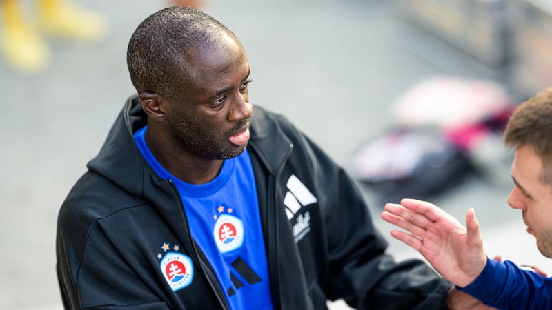 Une performance inédite: célébré par ses joueurs, Yaya Touré marque l’histoire de la Ligue des champions avec le Slovan Bratislava