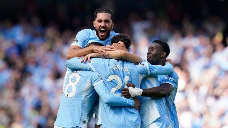 L'entrée impactante de Cherki, deux buts tardifs inscrits par des défenseurs... Enzo Maresca arrache son premier succès à la tête de Manchester City