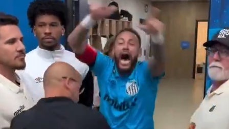 Insultes avec les dirigeants adverses, doigts d’honneur et gros chambrage: le craquage de Neymar après la victoire de Santos à Remo
