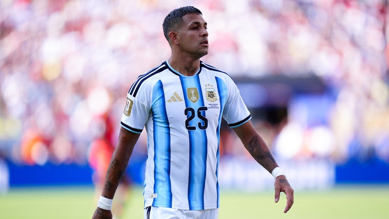 Coupe du monde 2026: "Toi aussi tu vas te laisser entraîner là-dedans?", Facundo Medina recadre sa mère sur les théories complotistes contre l’Argentine
