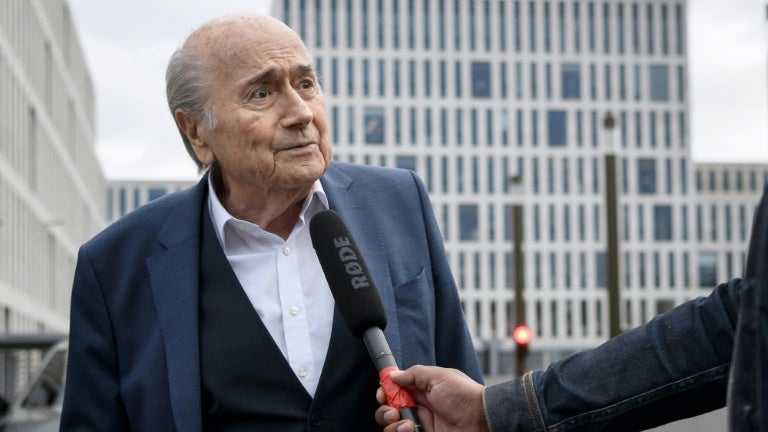 "Vente de la Coupe du monde": Blatter dézingue le projet mercantile d'Infantino, "un grave préjudice au football"