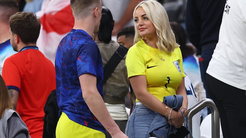 "Pas du tout au courant que Paris était en ruines": l'escapade romantique de Jordan Pickford et sa femme perturbée par les manifestations du 17 octobre