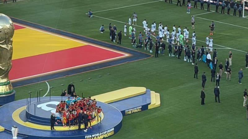 Dos tourné au podium, silence total devant la presse... le gros manque d'élégance de l'Argentine après sa défaite en finale