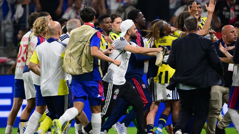 OL-Fenerbahçe: les deux clubs risquent des sanctions importantes après les incidents en fin de match