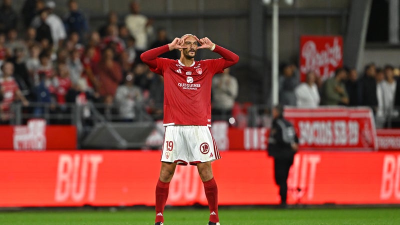 Brest: "On avait l'habitude de le voir avec sa casquette", Ajorque ému en pensant à Eric Roy après le retour à Francis-Le Blé