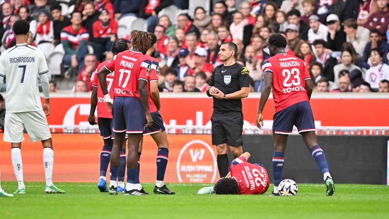 Lille: "Pas nécessairement une faute grossière", la direction de l'arbitrage répond au Losc après la grave blessure de Santos