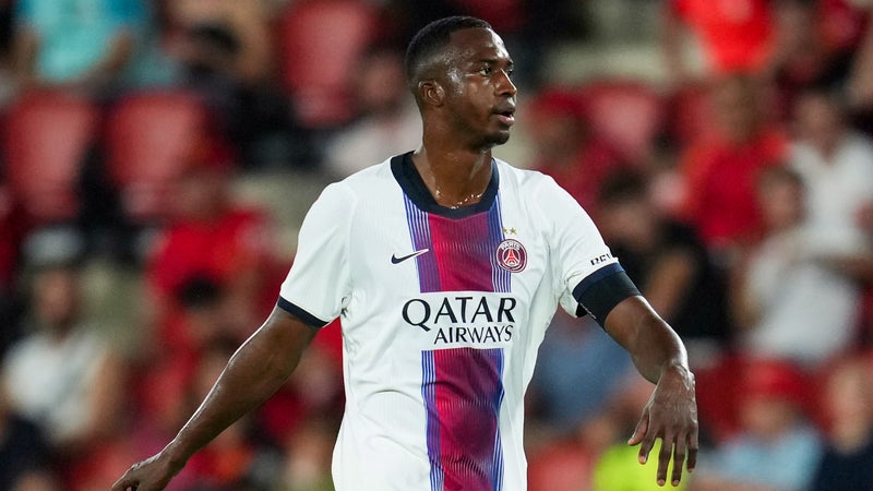 "Comme dans les films": restaurant souterrain, FaceTime avec Luis Enrique… Pacho raconte comment Luis Campos l’a recruté au PSG