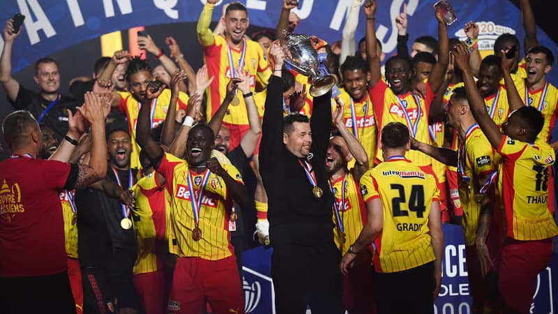 Un titre, une saison extraordinaire mais une fin amère... La drôle d'année de Pierre Sage au RC Lens