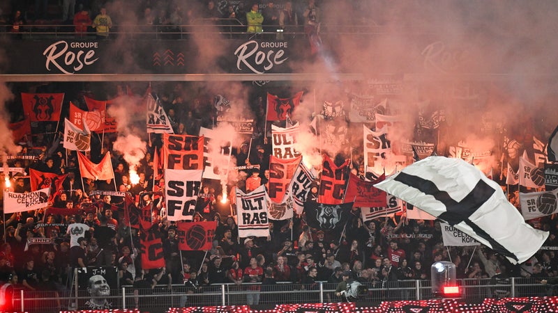 Ligue 1 : "Ce n’est pas très respectable pour tous les fans de foot de délocaliser un match quatre jours avant", des supporters amers après l’inversion de la tenue du match PSG-Rennes