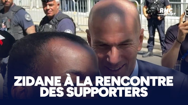 Équipe de France : Photos, autographes, Zidane à la rencontre des supporters après sa présentation