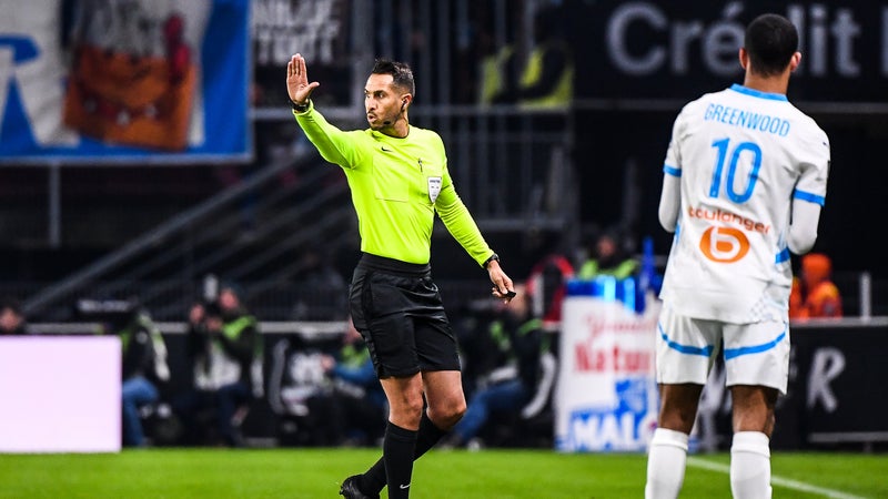 Ligue 1: L'arbitre condamné à six mois de prison pour violences conjugales devrait malgré tout pouvoir officier cette saison