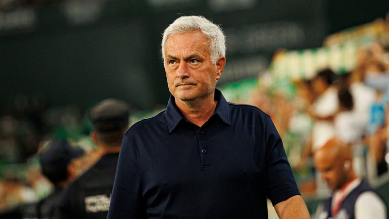 Real Madrid: "Ils doivent rentrer chez eux", Mourinho s'en prend aux arbitres après la défaite contre le Betis
