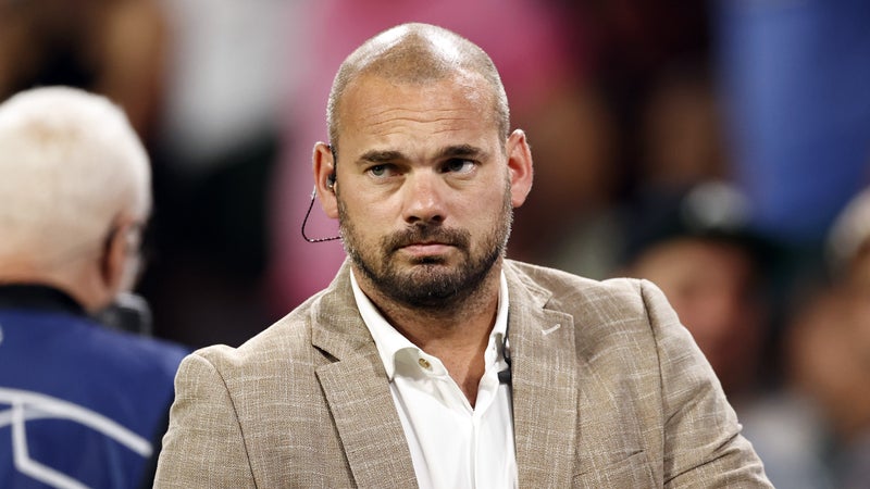 Médailles, trophée, ballon... Wesley Sneijder a vendu aux enchères ses objets de collection acquis en Coupe du monde