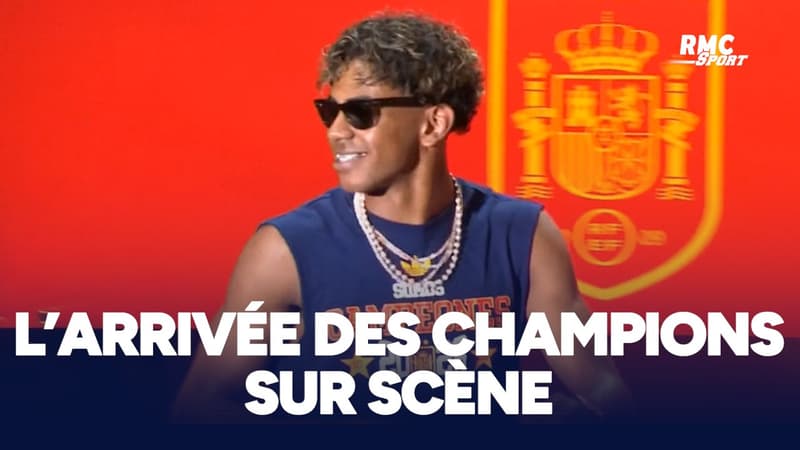 Les Champions du monde montent sur scène en musique devant leur public