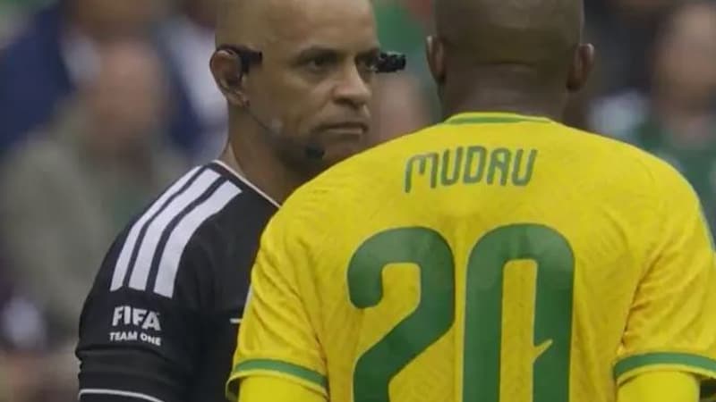 Coupe du monde 2026: L'arbitre de Mexique-Afrique du Sud nous offre le premier mème du Mondial