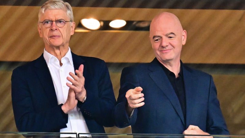 "Vente de la Coupe du monde": "absolument nécessaire et incontestable", Arsène Wenger salue le retrait du projet Infantino