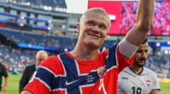 Pas de scène trop grande – Haaland arrive avec style à la Coupe du Monde