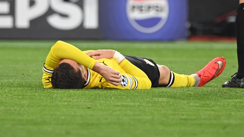 Ligue des champions: le milieu offensif de Dortmund Konstantinos Karetsas évacué à l'hôpital pour des "difficultés circulatoires"