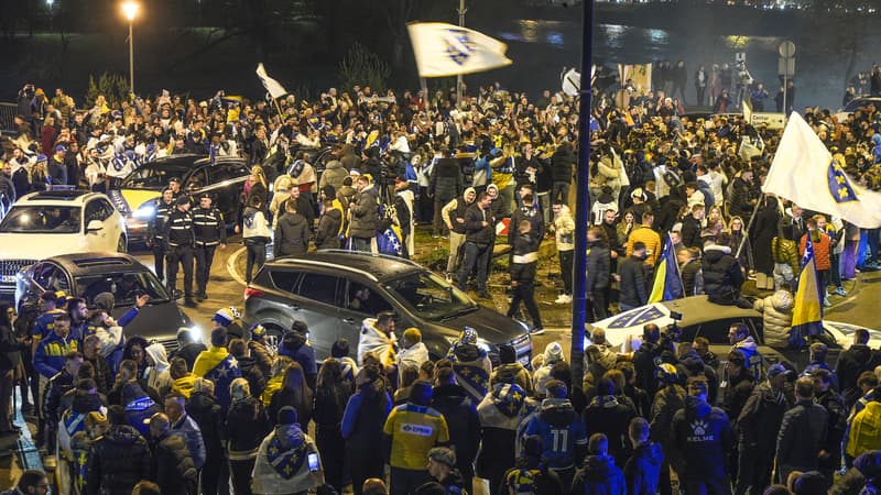 Rues bondées, chants bruyants et fumigènes, la Bosnie-Herzégovine en liesse après la qualification à la Coupe du monde 2026