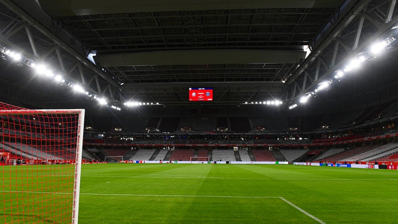 Lille-PSG: "On veut rentrer !", l'incroyable bug technique qui empêche des dizaines de supporters de rentrer dans le stade