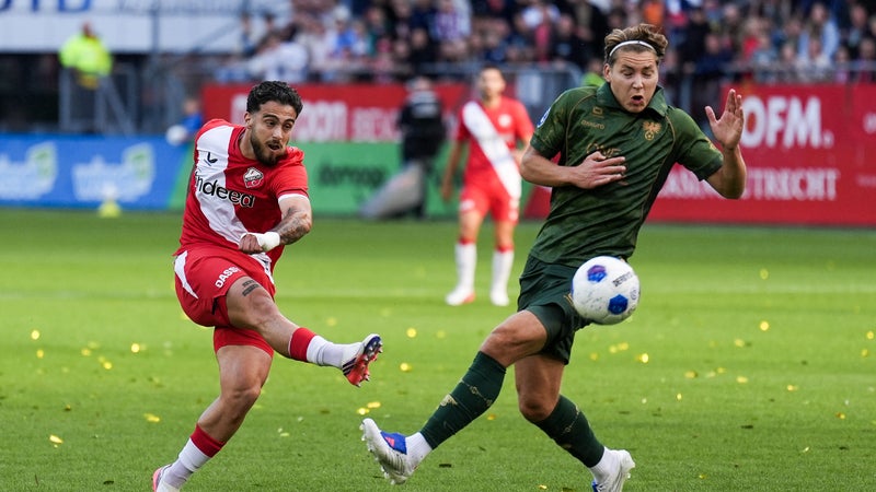 Feux d'artifice, jets de gobelets... un match de championnat définitivement interrompu aux Pays-Bas