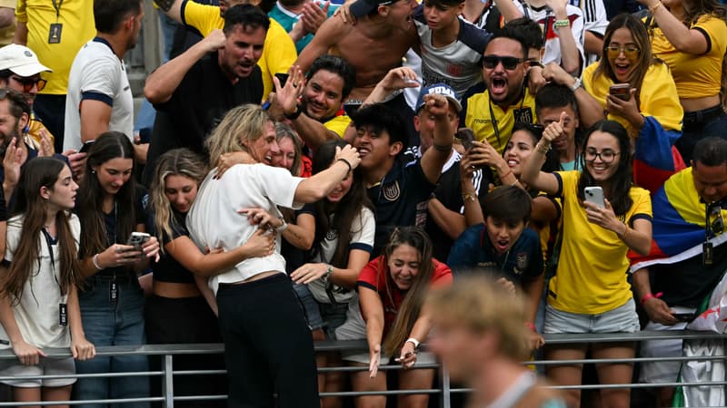 Coupe du monde 2026: la célébration virale du sélectionneur de l'Équateur avec sa femme (devenue célèbre pour s'en être pris aux détracteurs de son mari)