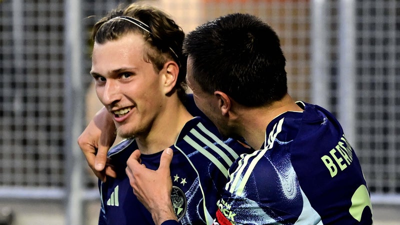 "Nous voulons garder Mika Godts une saison de plus": l'Ajax ferme publiquement la porte au PSG