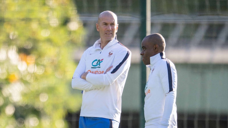 "Sa venue est un honneur": en visite à l’entraînement, Zinédine Zidane envoie un message fort aux Espoirs