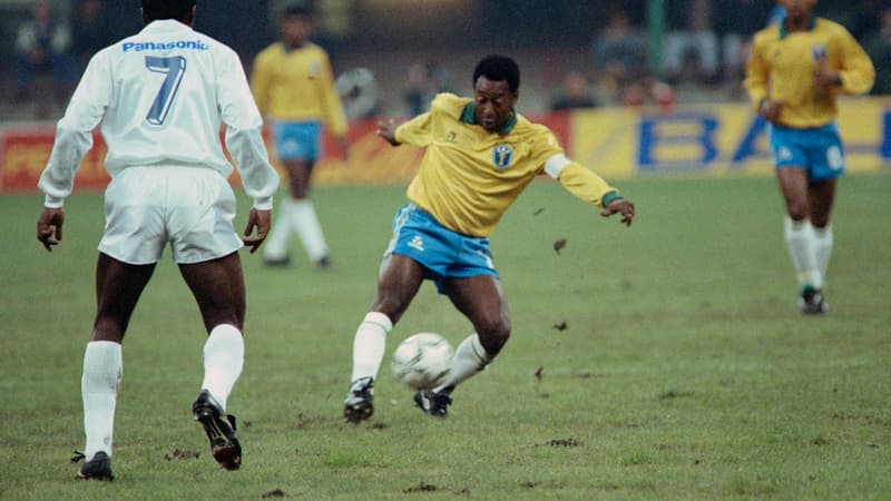 Un maillot mythique de Pelé vendu une somme folle aux enchères