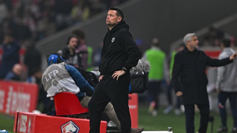 "On n'a pas le droit de s'abandonner": Pierre Sage regrette "certaines attitudes" après la lourde défaite de Lens dans le derby du Nord