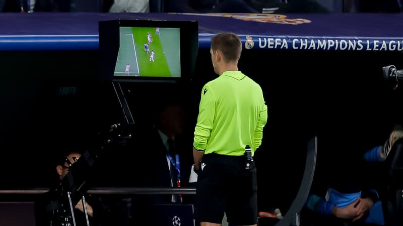 "Offrir la possibilité de comprendre toujours davantage l'arbitrage": Antony Gautier détaille les dessous du premier test de la sonorisation des arbitres en Ligue 1