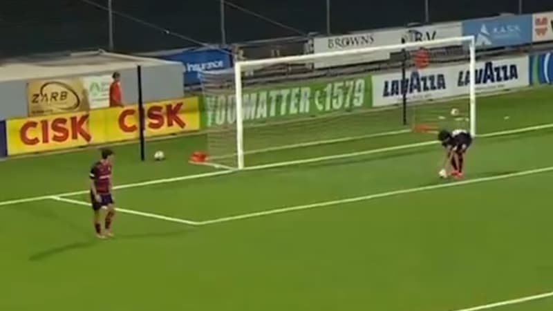Ligue Conférence: il prend le ballon à la main pensant qu'il était sorti... et élimine son équipe