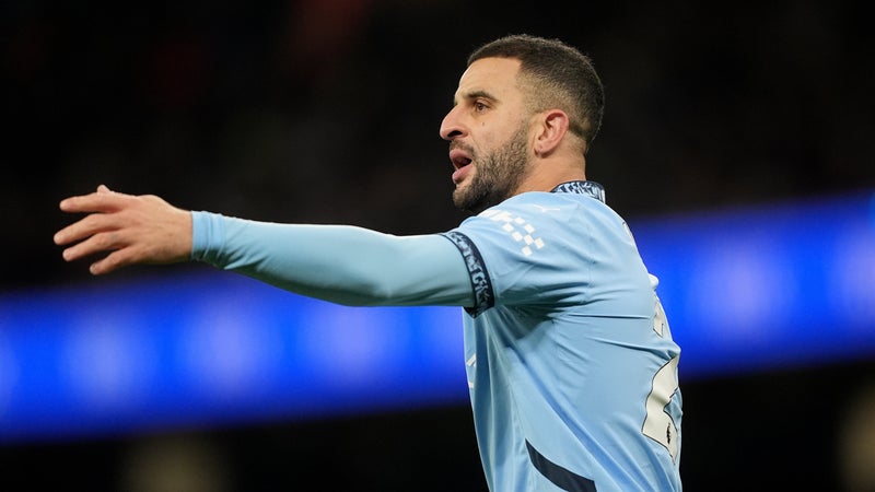 "C'est quelque chose que personne ne pourra nous enlever", Kyle Walker contre l'idée de retirer les trophées à Manchester City durant la période de "triche"