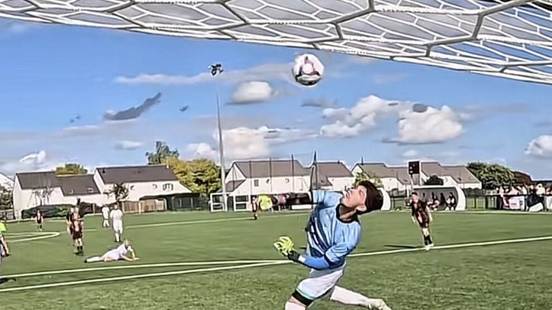 "Jusqu’ici il n’y a jamais eu de problème": interdits de fixer leurs caméras dans les buts, ces gardiens de foot très suivis sur les réseaux sociaux lancent une pétition