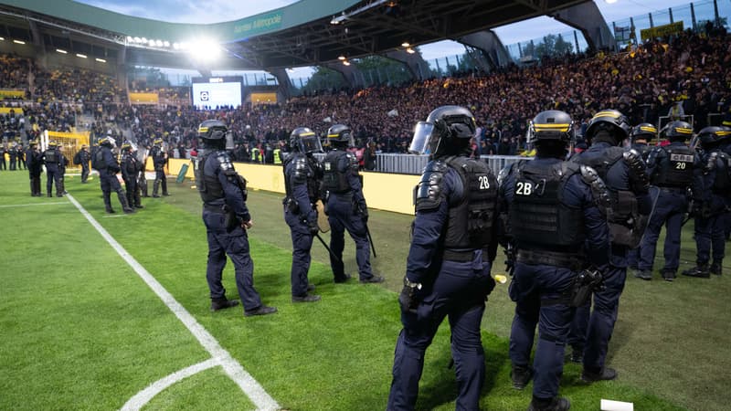 Violences et injures dans les stades: le Sénat adopte un projet de loi encore plus répressif contre les supporters