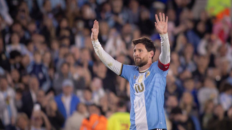 "A la porte de l'éternité", la presse argentine ébranlée par les adieux de Lionel Messi "le meilleur joueur de tous les temps"