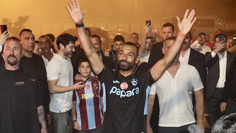 Turquie: les images complètement folles de l'arrivée de Mohamed Salah à Trabzonspor