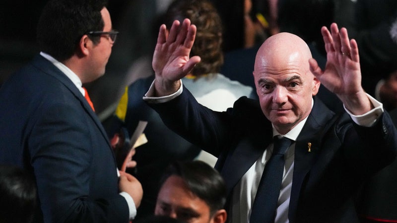 Une ONG appelle la Fifa à "rendre inéligible" Gianni Infantino pour les prochaines élections au regard des statuts de l’instance