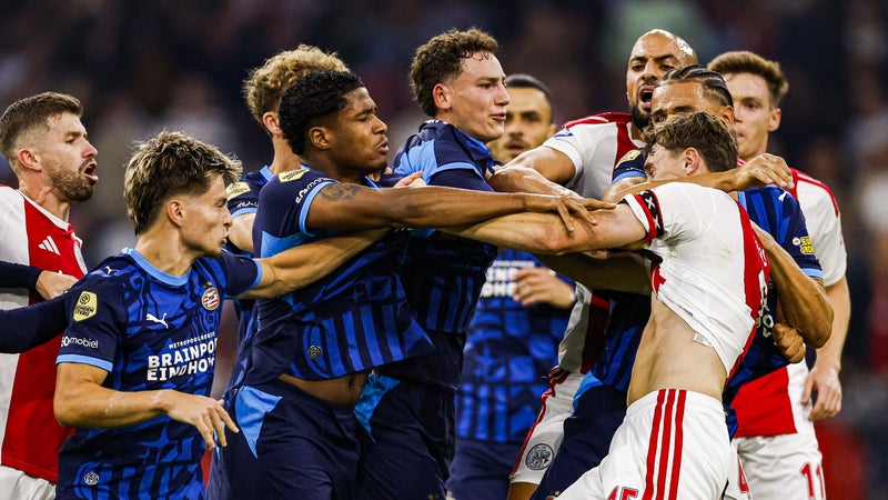 Pays-Bas: "C'est une tentative de meurtre", le fils de van Bommel sous le feu des critiques après une grossière faute