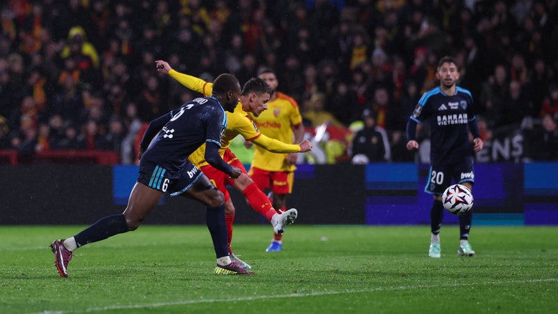 Lens-Paris FC: "le début de saison n'a pas été facile", le soulagement d'Hazard, buteur décisif lors du succès des Sang et Or