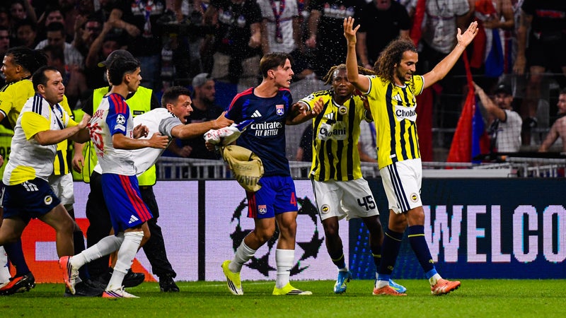 OL-Fenerbahçe: Intervention de la police, des VIP chambreurs, des employés d’une buvette agressés et six interpellations, récit d’une soirée mouvementée