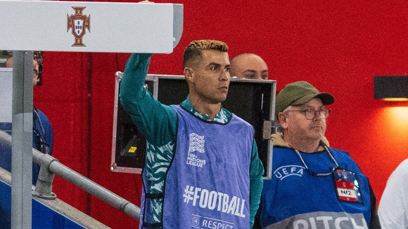 Une première depuis 18 ans: Ronaldo remplaçant et vexé? CR7 a zappé les célébrations avec les supporters après Norvège-Portugal