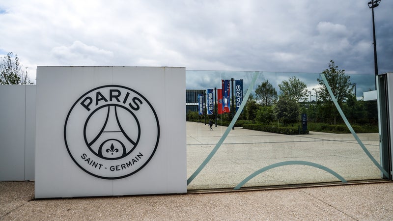 "Une heure maximum de téléphone par jour": le PSG durcit les règles sur l'usage des écrans au centre de formation