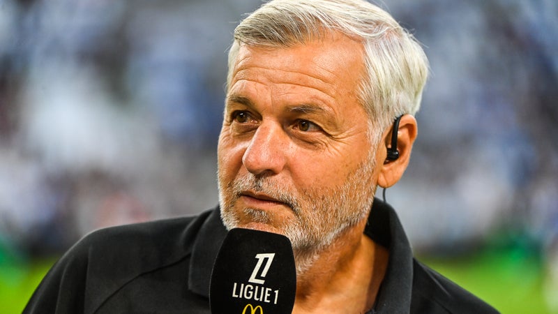 OM: "J'espère qu'on aura un groupe compétitif le 1er septembre" Malgré la victoire face à Strasbourg, Genesio annonce une fin de mercato agitée