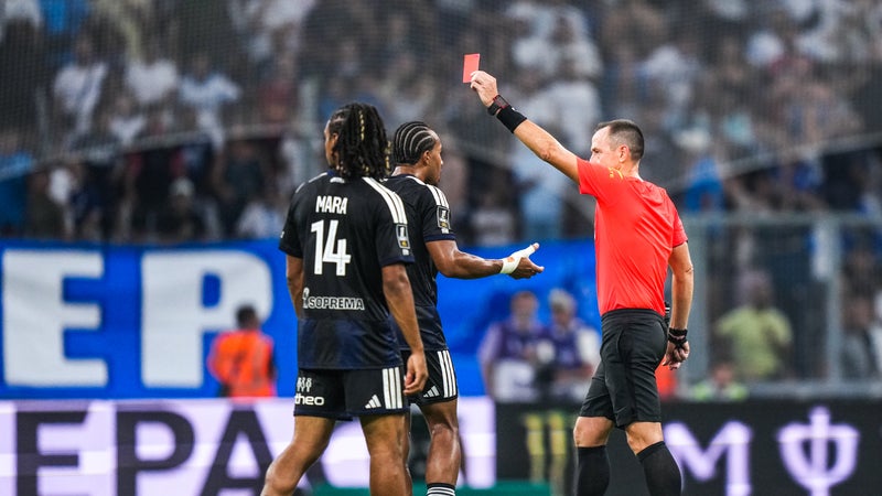 OM-Strasbourg: "Le match est mort après ça", le coup de gueule de Dianel Riolo contre "la mode du carton rouge" en Ligue 1