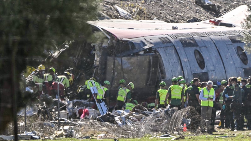Collision mortelle de trains en Espagne: des hommages prévus par le football espagnol ce week-end